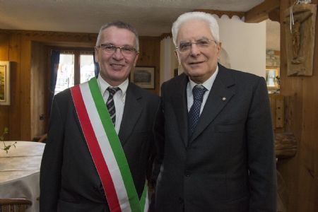 Il Presidente della Repubblica Sergio Mattarella con il Sindaco di Piode Davide Ferraris.

Piode, 25/04/2016.
